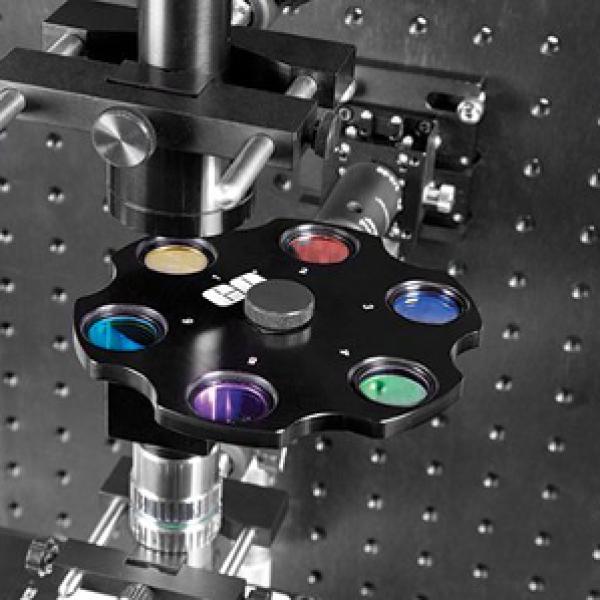 Oświetlacze z użyciem filtrów w mikroskopii fluorescencyjnej 